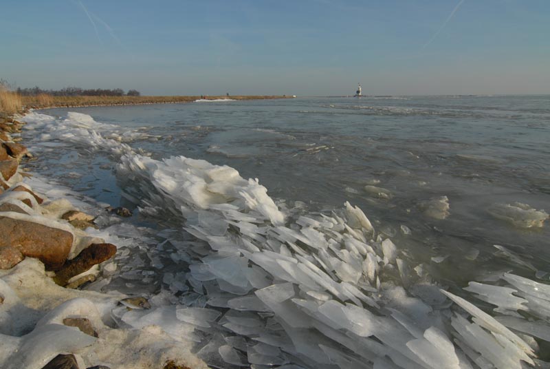   Drifting icefloes   Marken.