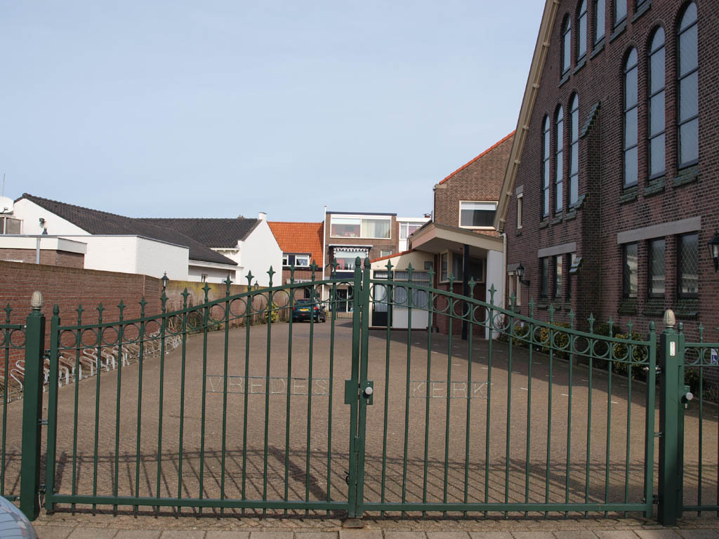 Katwijk (aan Zee), geref Vredeskerk entree, 2009