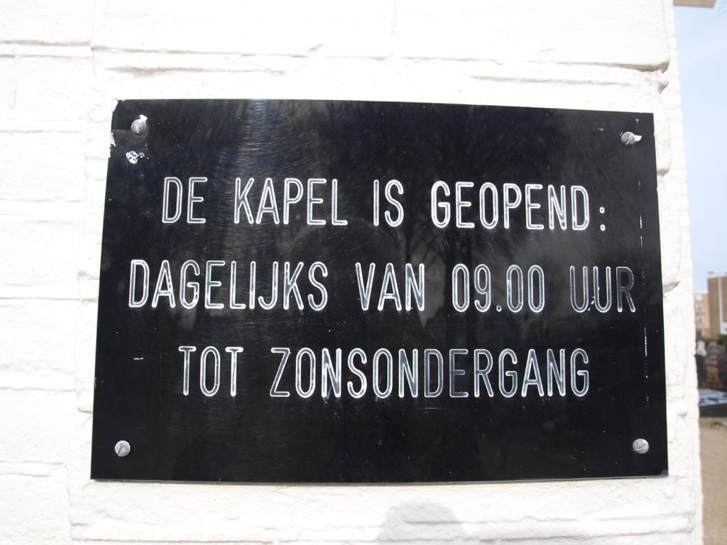 Noordwijk (binnen), RK begraafplaats kapel bord, 2009