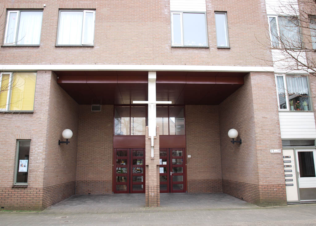 IJmuiden, RK st Laurentiuskerk 2, 2009.jpg
