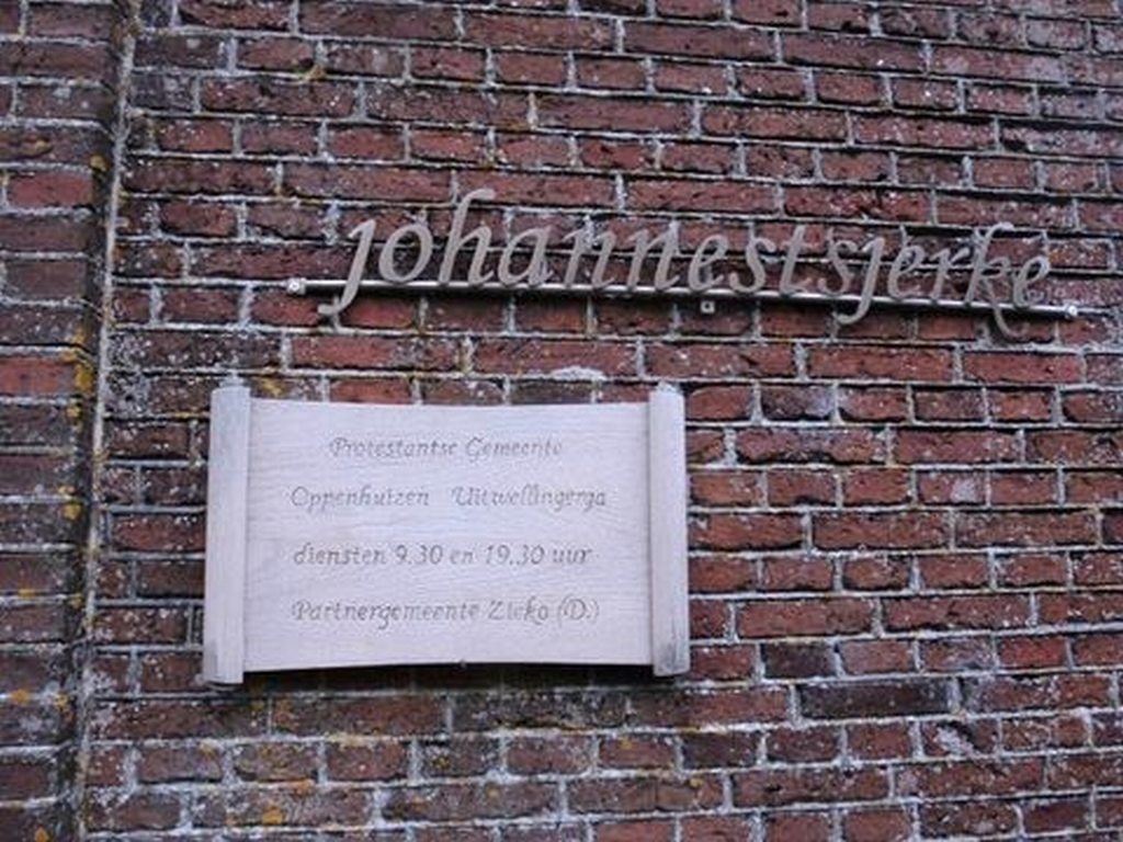 Oppenhuizen, PKN kerk 14 [004], 2011.jpg