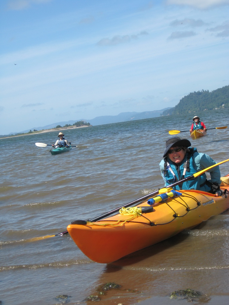 Suzanne coming ashore, northern edge of Woody Island; WA shore in the background.