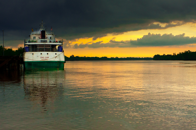 boat on Rajang River