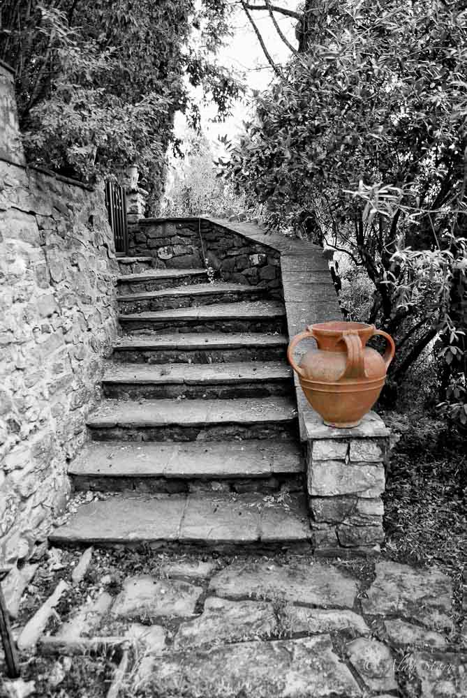 Tuscan stairway.jpg