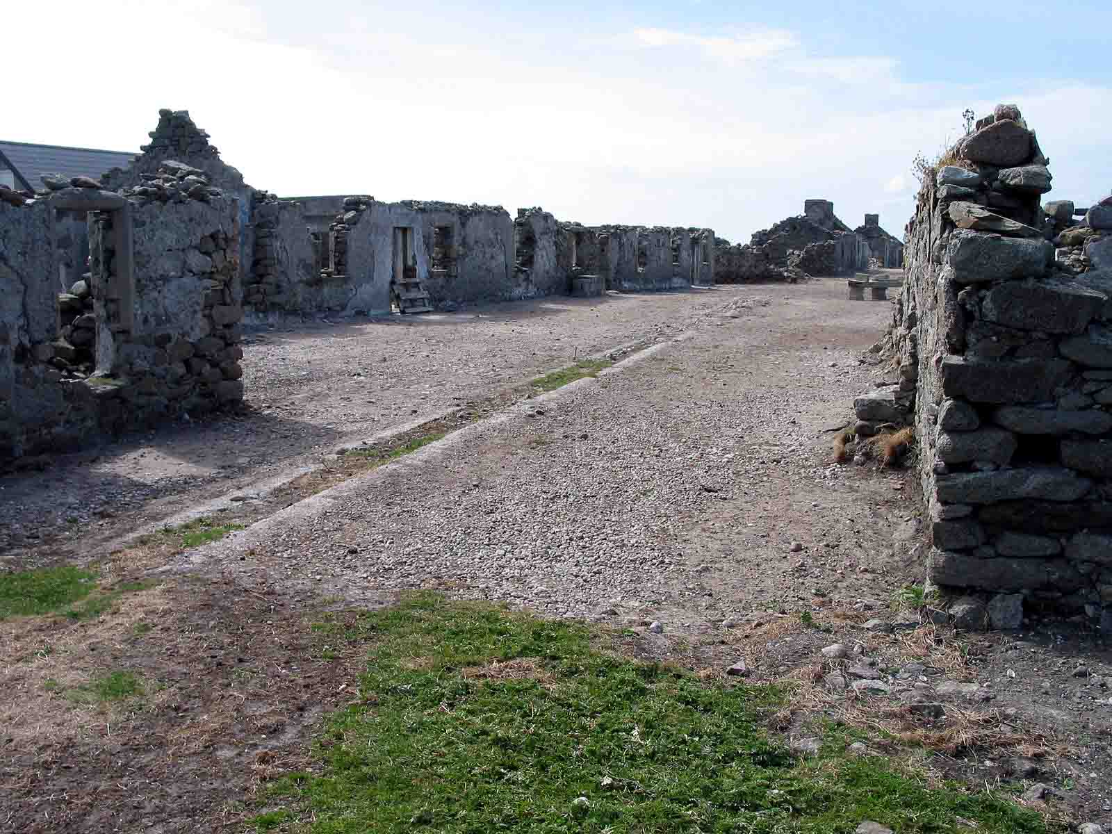 Ruins on Inishkeeraga.jpg