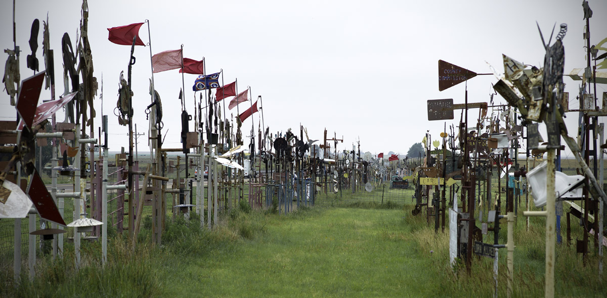 Rows of sculptures that stretch on for over 1000 feet,