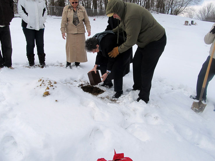 Burying Moms Ashes