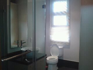 3rd flr bathroom.jpg
