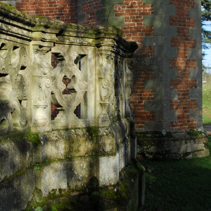 Tracery face...