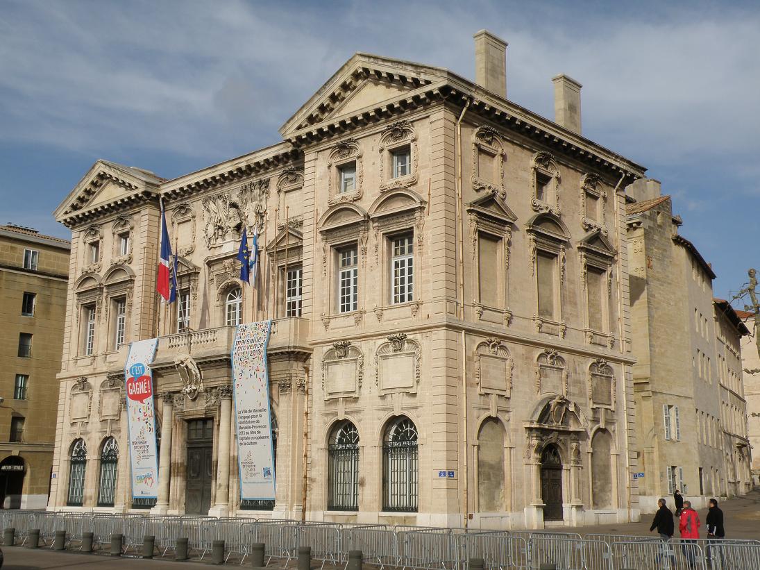 the 17th-c. Hotel de Ville