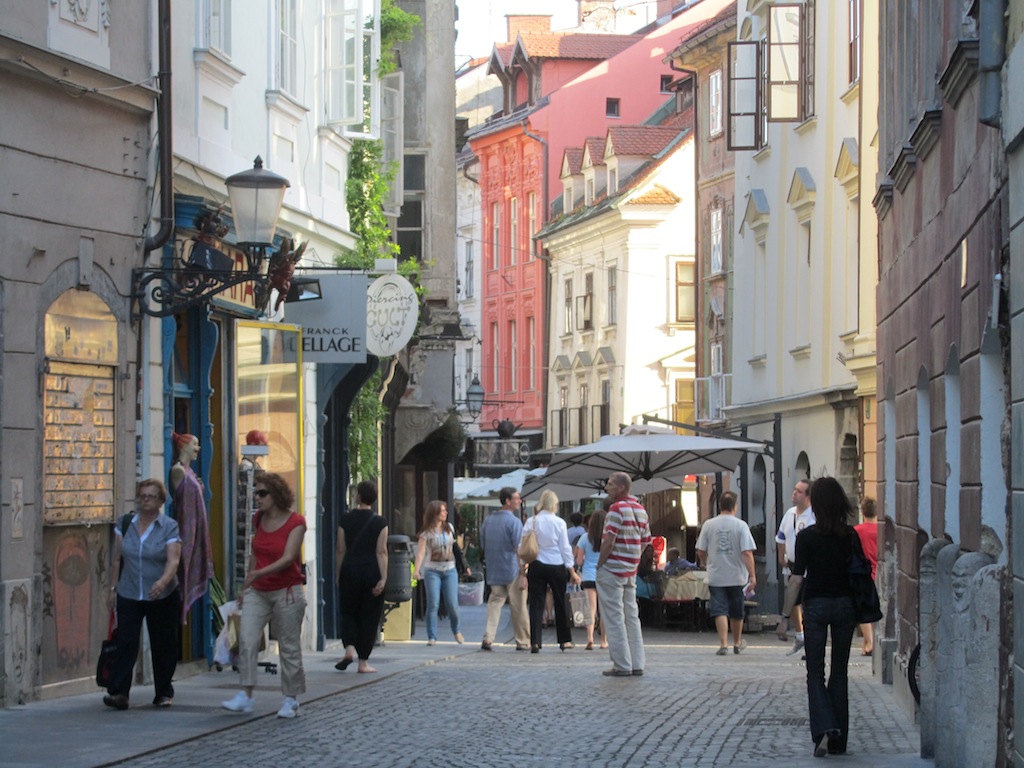 the streets get narrower as we head toward Stari trg, the old town square