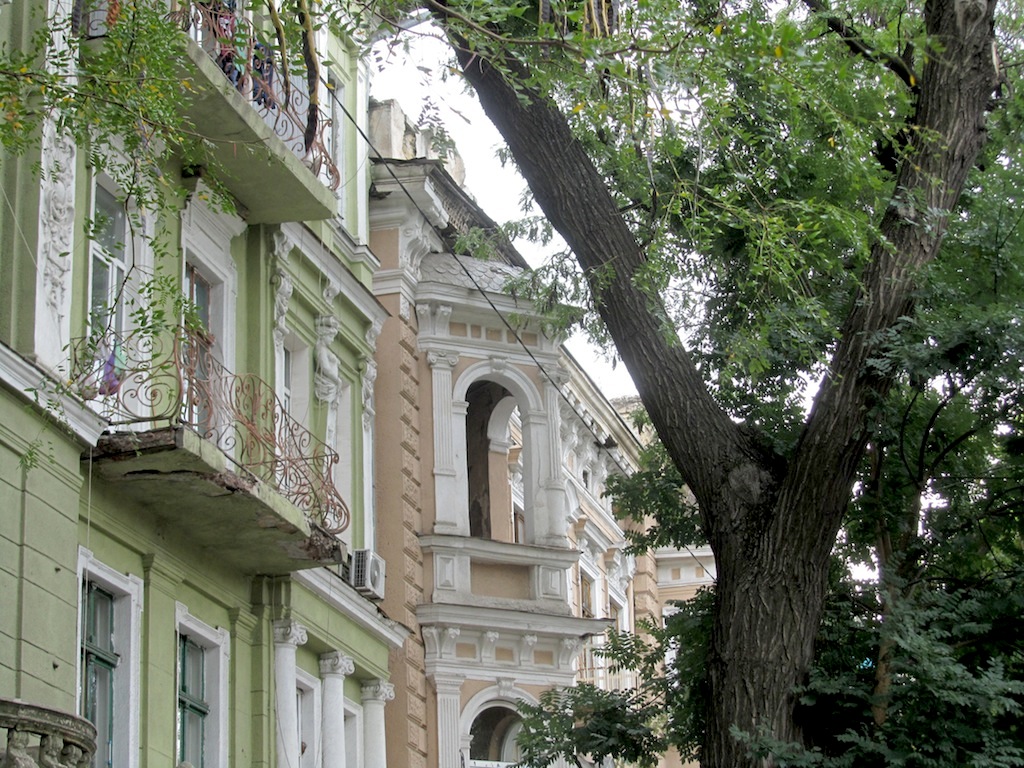 the next morning, we head up Preobrazhenska street, to a corner where there was a photo studio around 1905...