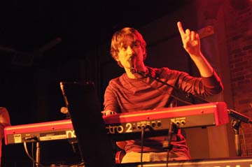 3_6837a.jpg