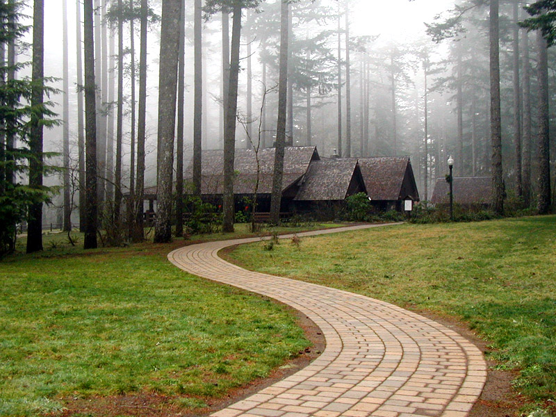 The lodge at Silver Falls State Park