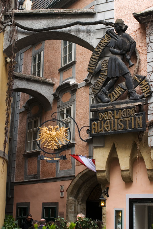 augustin.jpg
