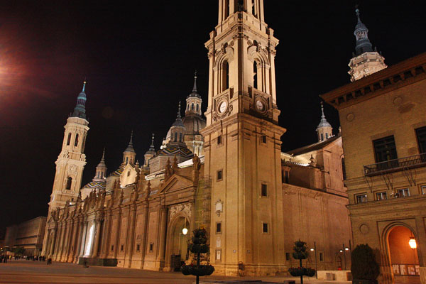 Basilica de Pilar at night