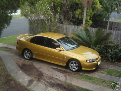 Holden Commodore 2.jpg