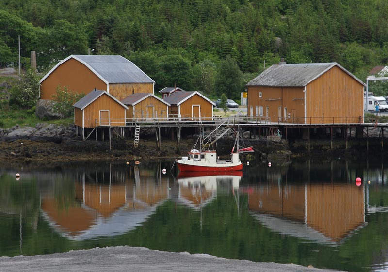 wooden houses in Srvgen auf Moskenesy