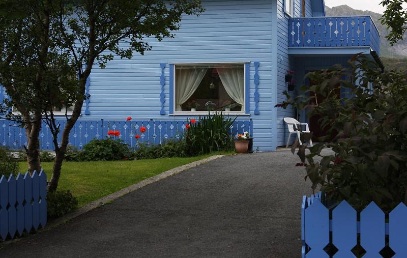 wooden house near Tind