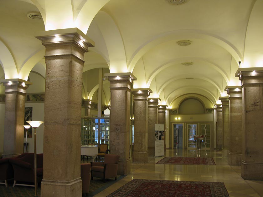 Corridor in Vienna86.jpg