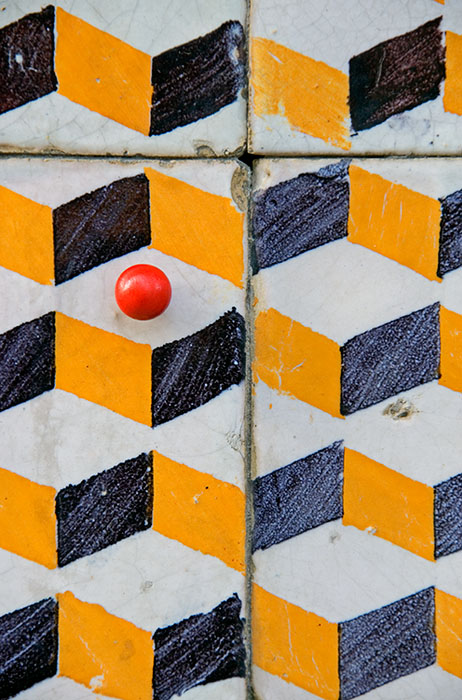 The red ball in the tiles with an optical ilusion