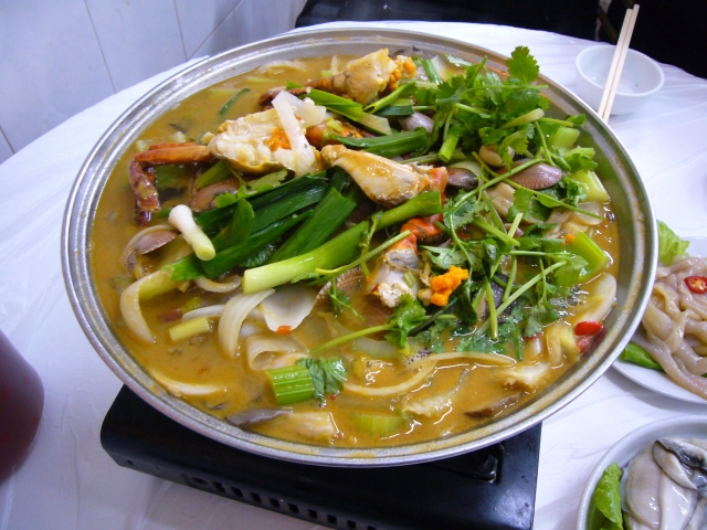 the famous hot pot, crab, clam & mixed mushroom