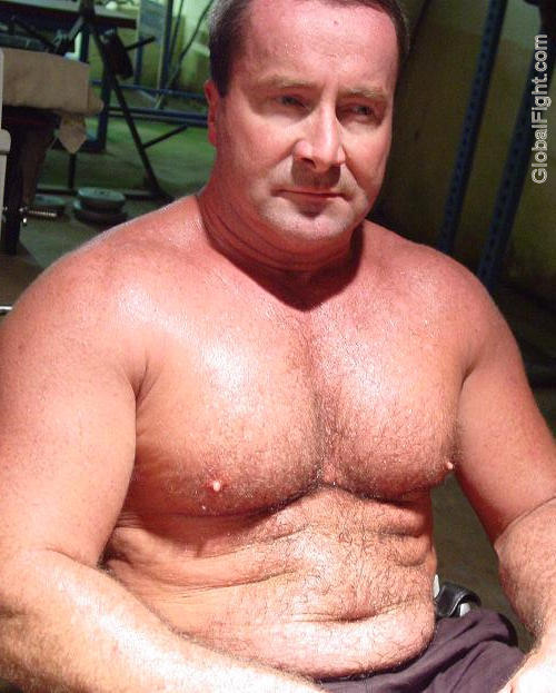wet sweaty stocky heavyset fat beefy dadddy bears.jpg