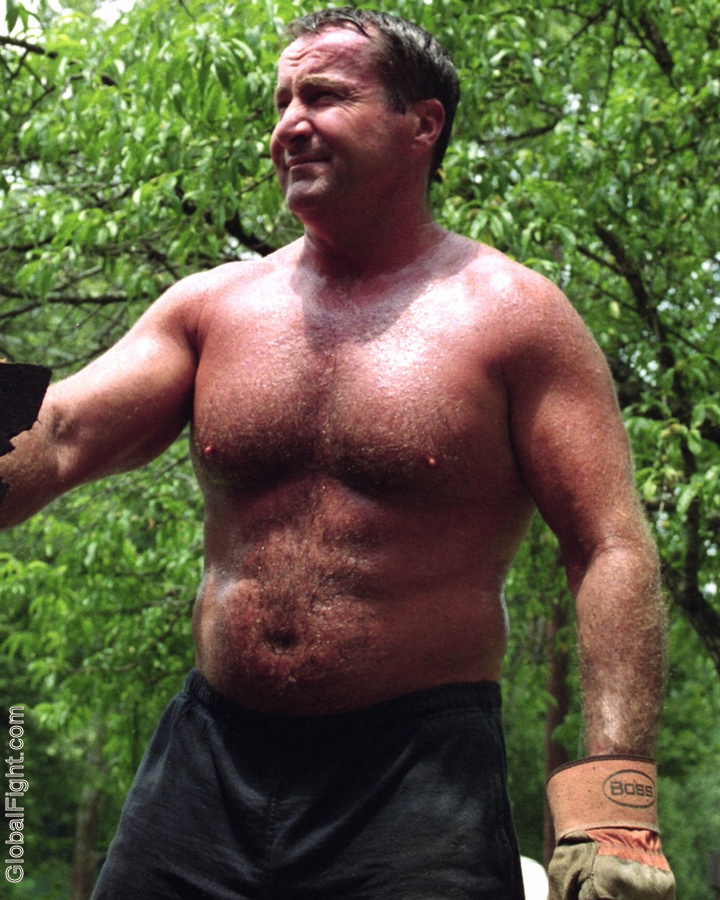 pumped up smoking hot musclebear.jpg