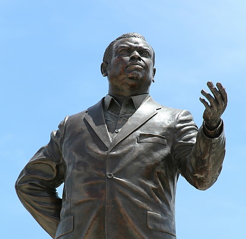 Errol Barrows Statue