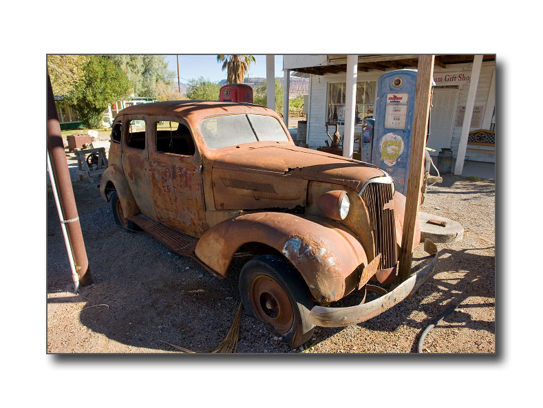 <b>Old Car</b><br><font size=2>Shoshone, CA