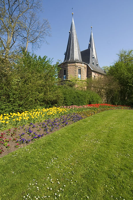 Cellebroederspoort with flowers
