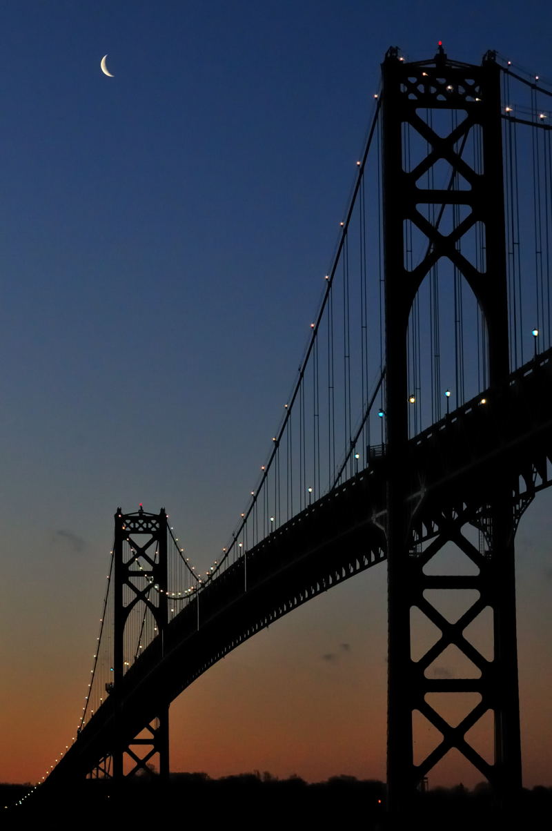 pbase Feb 2 2008 Setting Moon over Mt Hope Bridge DSC_3395.jpg