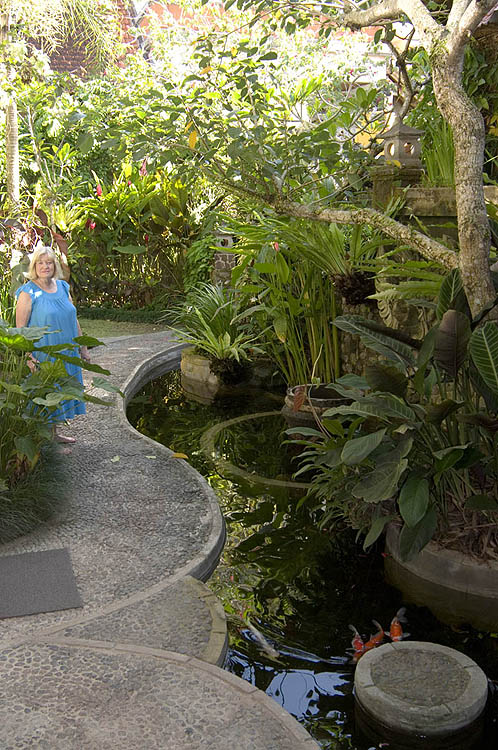 Garden path to entry, Castello Jasper