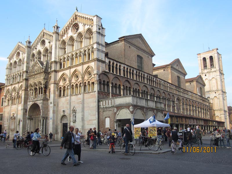 Ferrara,  Piazza. Cattedrale