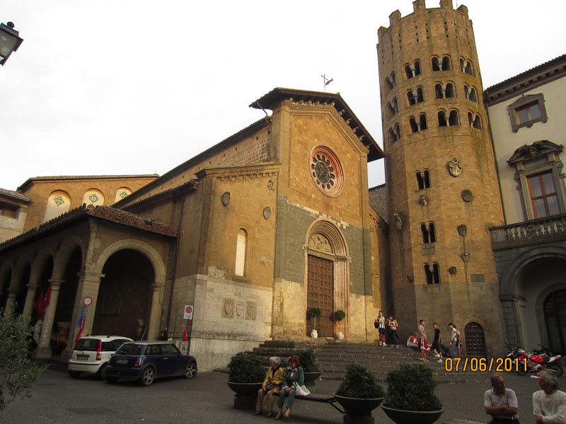 Orvieto,  Piazza della Republica and  Chiesa di Sant Andrea