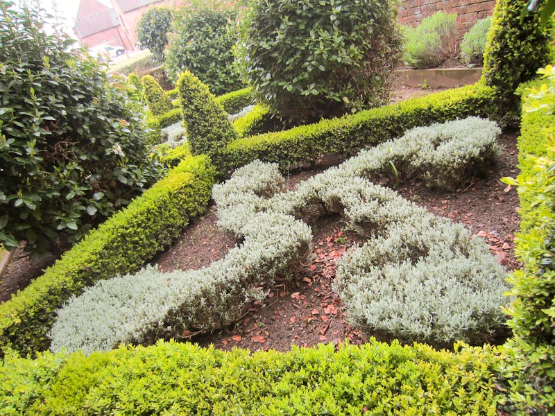 Harvington Hall, Elizabethan knot garden