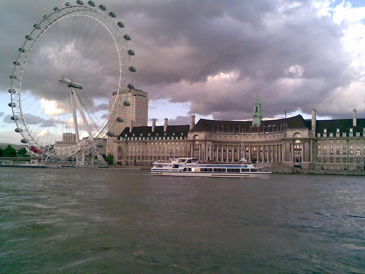 London eye from river