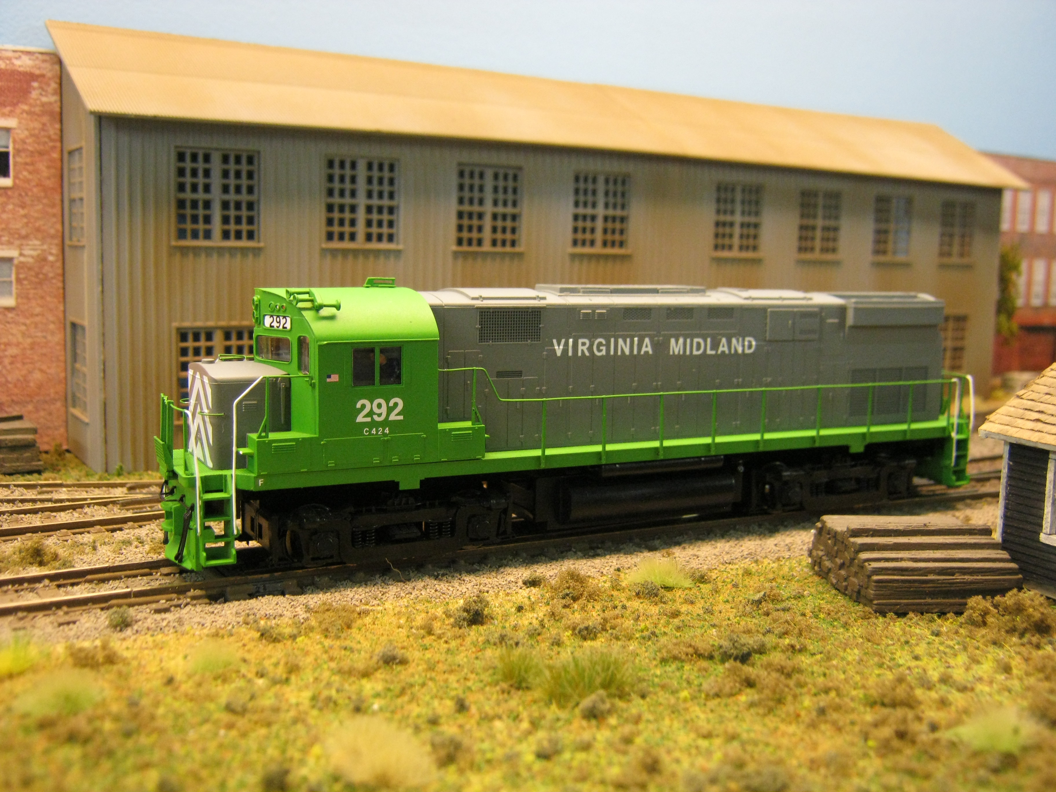 VM C424 #292 new loco in the original scheme