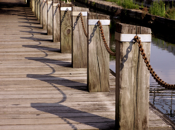 FENCE-POST-AND-CHAIN.jpg