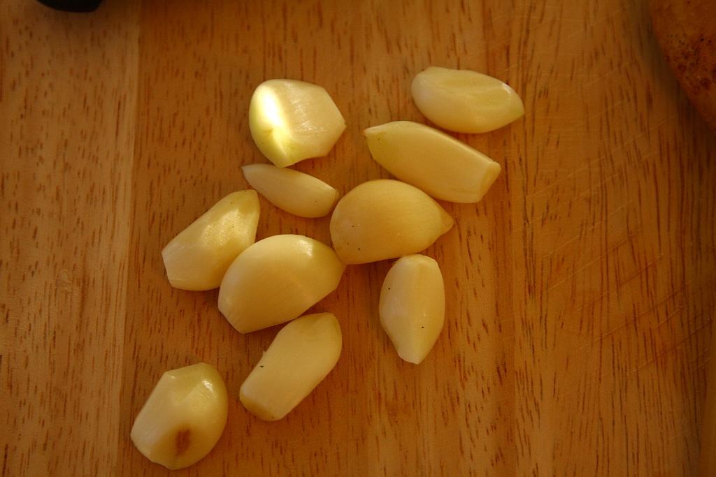 Chop fairly enough garlic.jpg