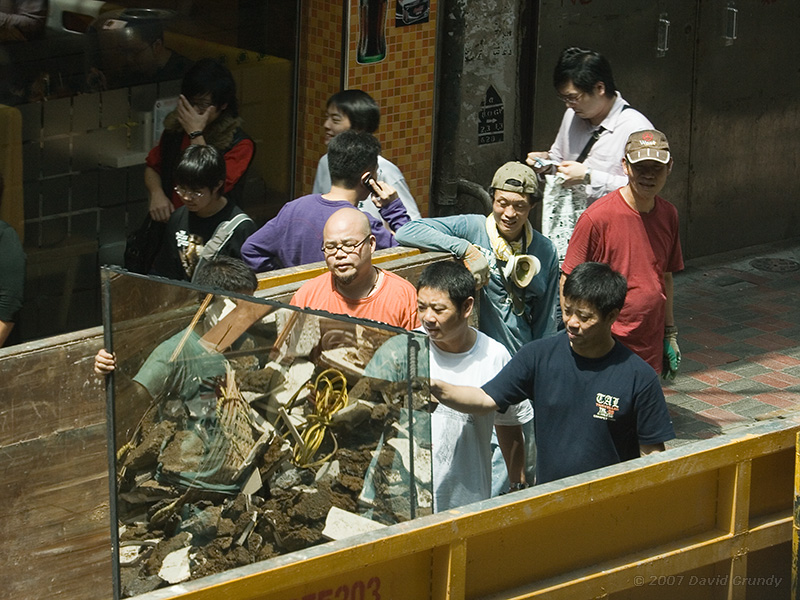 2007.04.29 Glass rites