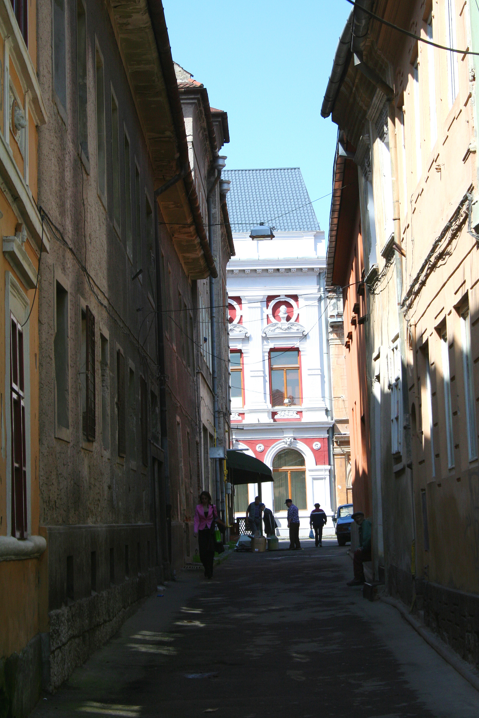 Nice architecture at the end of a narrow Brasov street!