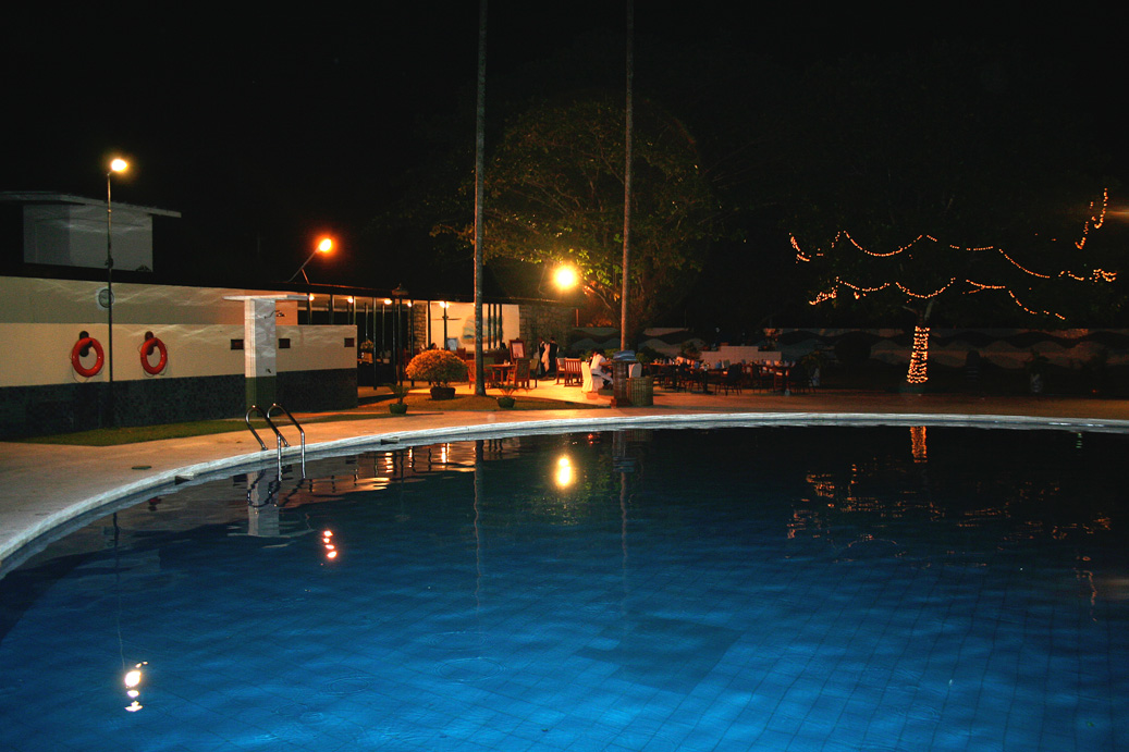 More views of the hotel pool.