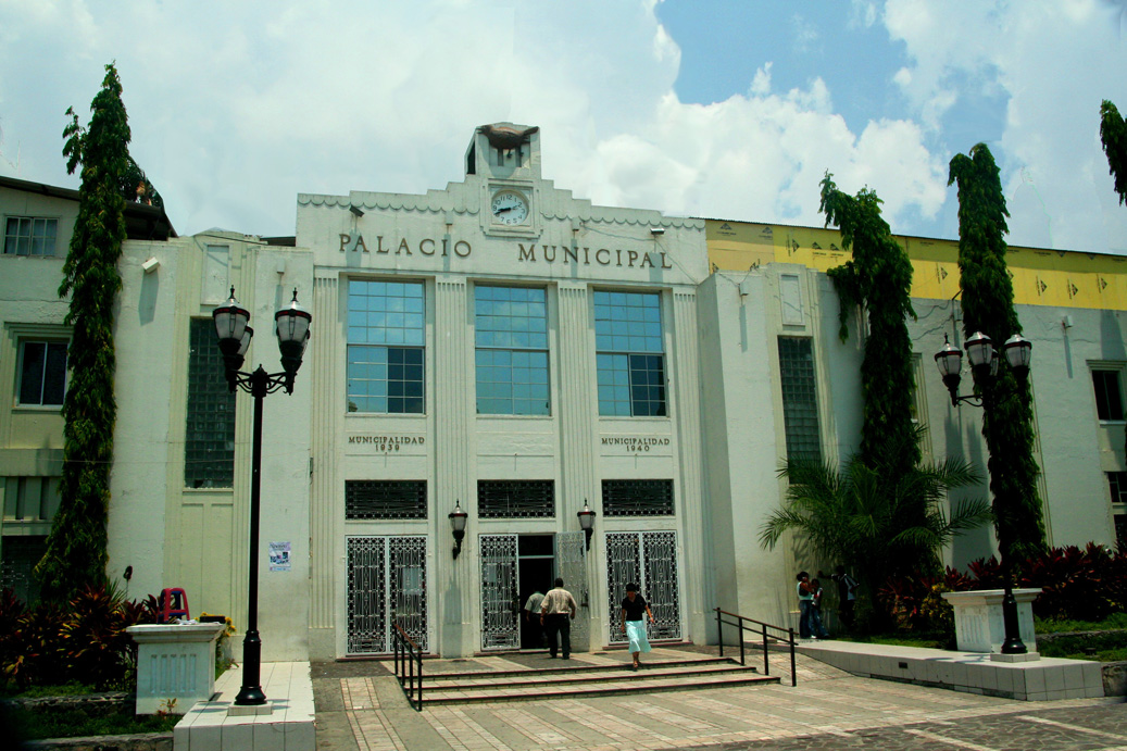 A closer view of the Municipal Palace in San Pedro Sula.