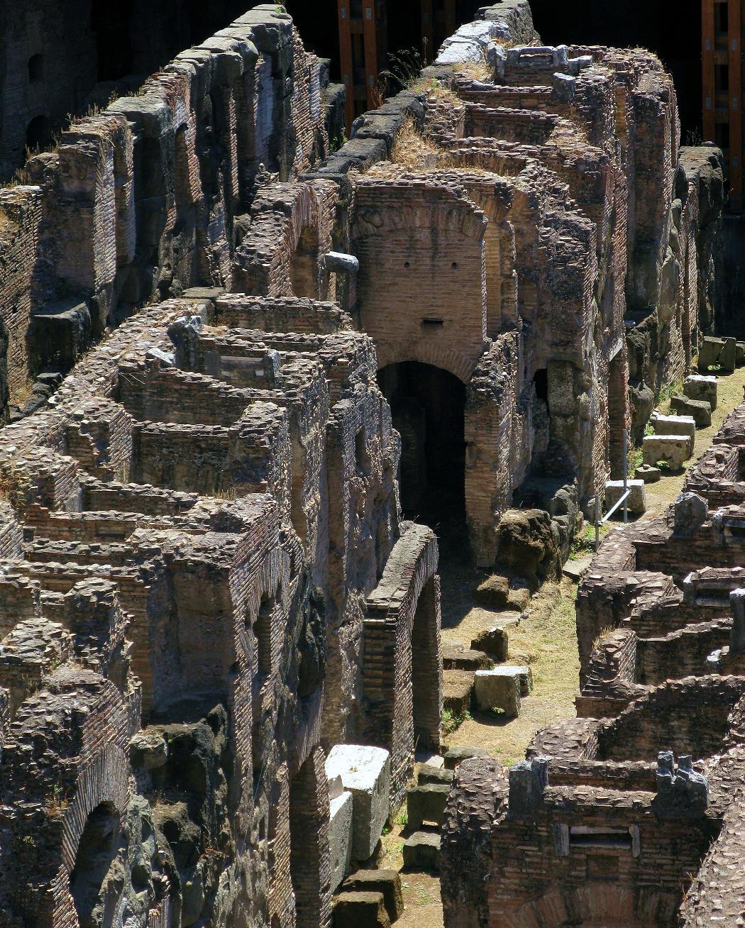 18 Rome-Colosseum.JPG