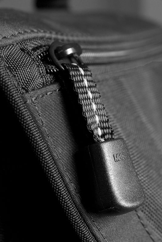 zipper handle v.jpg