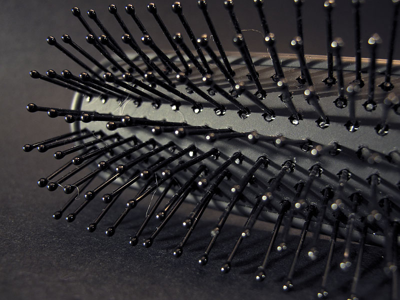 hair brush w.jpg