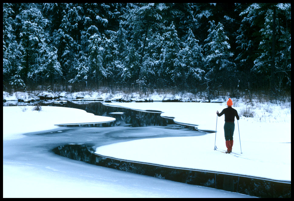 Skiing on the edge!