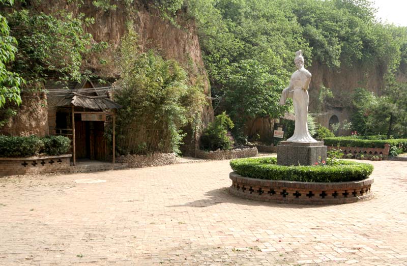 Statue of Wang Bao-Chuan-Third Daughter of Prime Minister