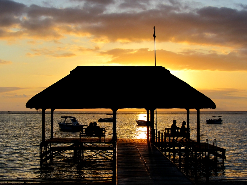 o6/75/1017775/1/140968931.iLl3hibx.MauritiusHiltonsunset.JPG